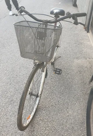 Bicicleta urbana blanca