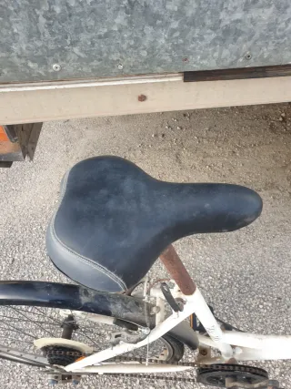 Bicicleta urbana blanca