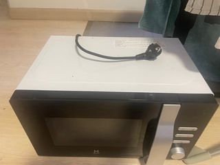 Microondas blanco y negro