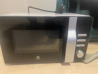 Microondas blanco y negro