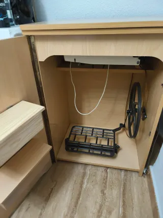 Máquina de coser Singer Beige.Mueble muy bonito.