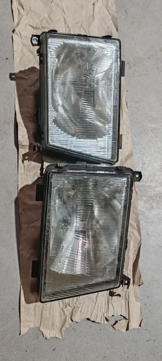 Coppia di fari anteriori Mercedes 100D