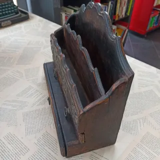 Organizador de cartas de madera con 3  cajones