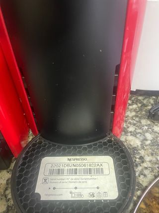Cafetera Nespresso Vertuo Roja