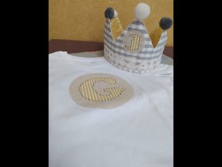 Camiseta blanca con aplique