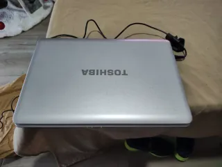 Portátil Toshiba Plata y Negro