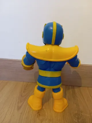 Muñeco Thanos Marvel.