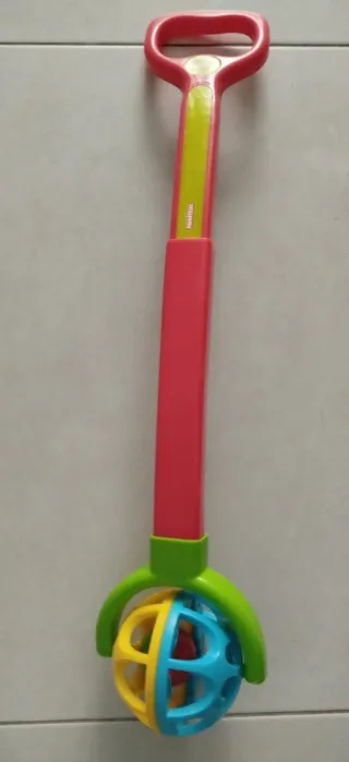 Andador infantil con sonajero