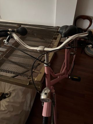 Bicicleta de paseo rosa tamaño adulto