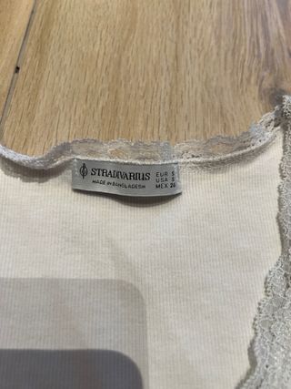 Camiseta tirante Stradivarius encaje