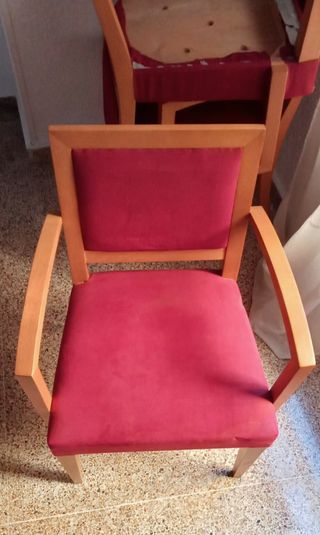 Sillas de madera con brazos tapizadas