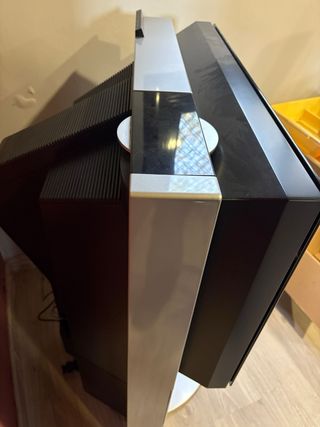 TV Bang & Olufsen Negra y Plateada