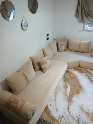 Sofá marroquí beige y dorado el precio lo hablamos