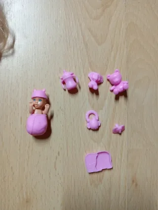 Barbie embarazada con bebé y accesorios