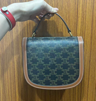 Bolso Celine Triomphe Marrón y Dorado