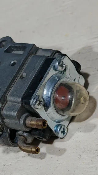 Carburador motor 2 tiempos con cebador