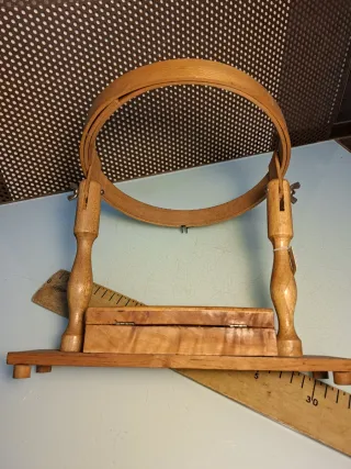 Bastidor de bordar madera antiguo
