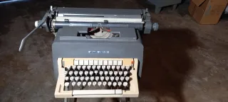 Máquina de escribir Olivetti Línea 98 Mesa incluid