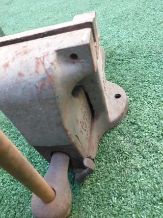 Tornillo de banco grande