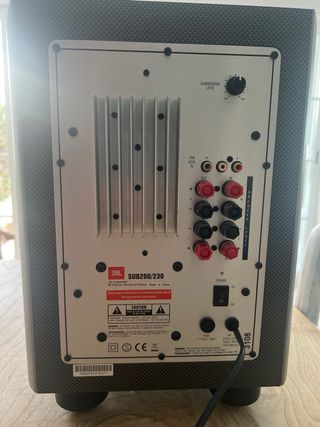 Subwoofer autoamplificado JBL 200/230 Gris