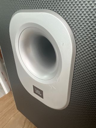 Subwoofer autoamplificado JBL 200/230 Gris