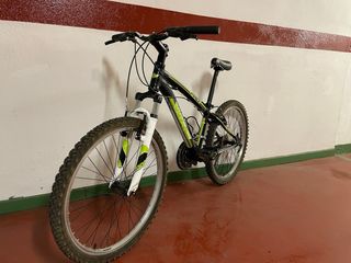 Bicicleta MTB Negra y Verde