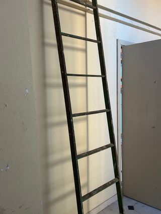 Escalera metálica 8 peldaños