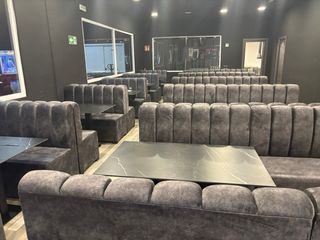 Divani e tavoli per ristoranti