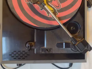 Tocadiscos Portátil USB Negro y Rojo