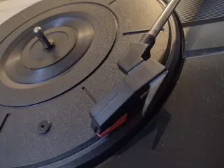 Tocadiscos Portátil USB Negro y Rojo