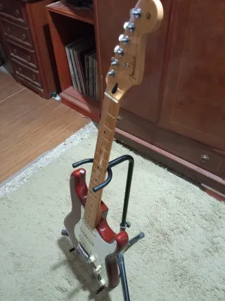 Fender Stratocaster Player 2