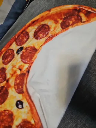 Manta con estampado de pizza
