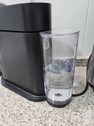 Cafetera Nespresso Vertuo Next Negra