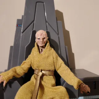 Figura Líder Snoke Trono Star Wars