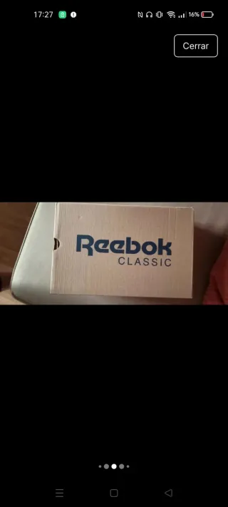 Zapatillas Reebok Blancas y Doradas.