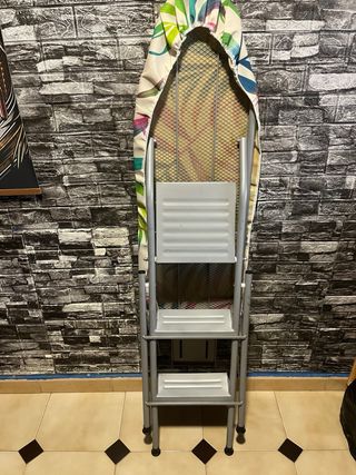 Plancha de metal con escalera