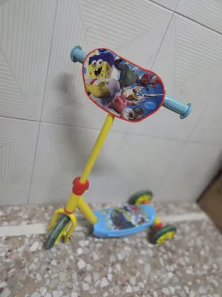 Patinete infantil con diseño de dibujos