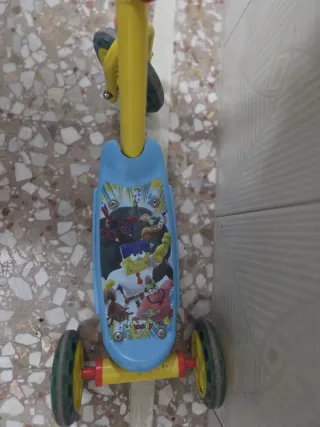 Patinete infantil con diseño de dibujos