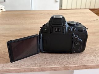 Cámara Nikon D5100 con objetivo 18-55mm