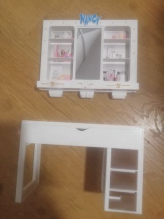Tocador de juguete Nancy con silla