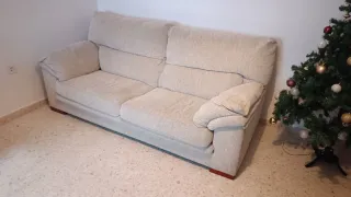Sillón blanco de tres plazas en muy buen estado