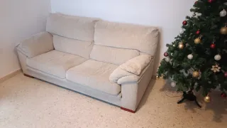 Sillón blanco de tres plazas en muy buen estado