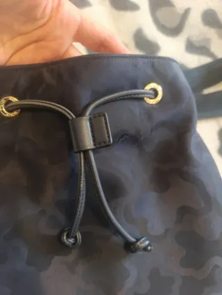 Bolso Tous azul marino con estampado