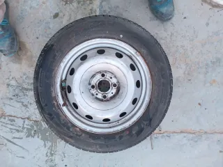 Neumático 185/65R15 con llanta