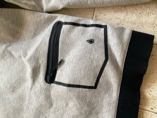 Sudadera Quiksilver gris con capucha