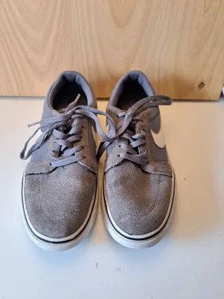 Zapatillas Nike grises talla 37