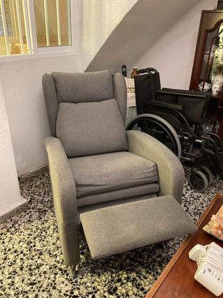 Sillón reclinable gris tela