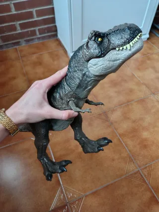 T-Rex Jurassic World Juguete Sonidos Movimientos