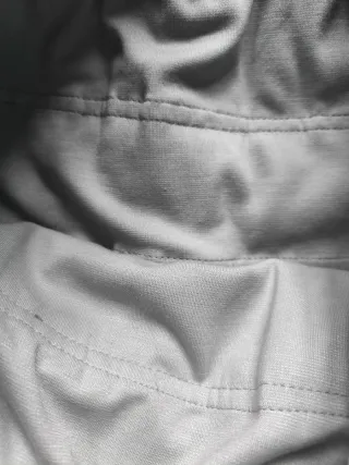 Falda Zara de plumas gris