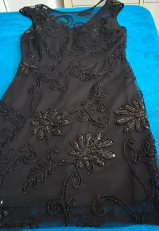 Vestido negro fiesta lentejuelas, forrado.